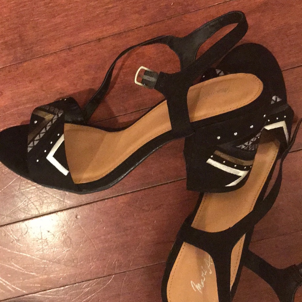 Heels - Picture 2 of 2